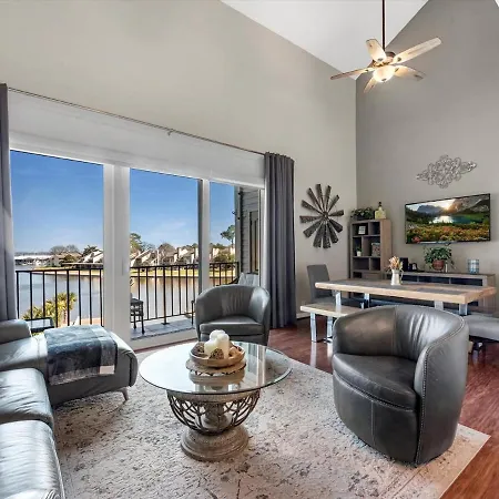 Lakefront Condo Retreat